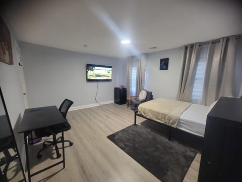 TV and multimedia, Photo of the whole room, Bedroom