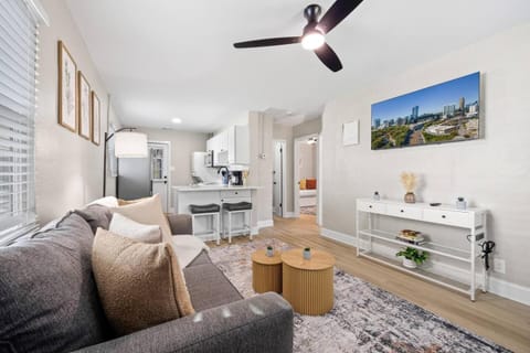 TV and multimedia, Kitchen or kitchenette, Living room, Seating area