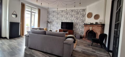 Communal lounge/ TV room, Living room, fireplace