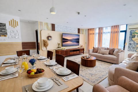 TV and multimedia, Living room, Seating area, Dining area