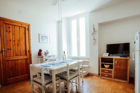 TV and multimedia, Dining area
