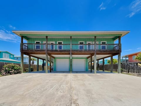 Property building, Neighbourhood, Balcony/Terrace, Parking