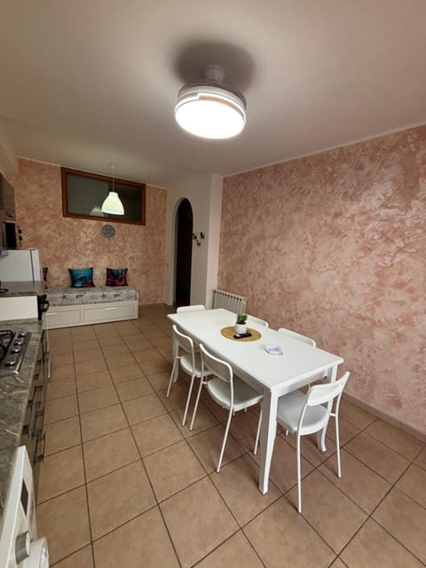 Kitchen or kitchenette, Dining area, pet friendly, stove
