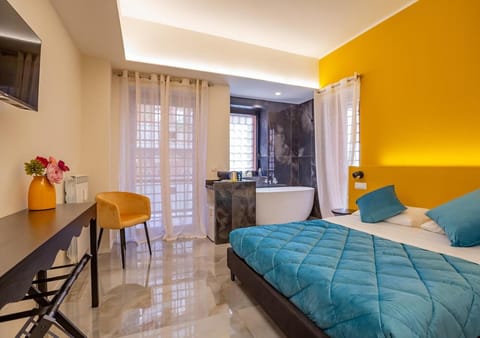 Bed, Photo of the whole room, Bath, towels