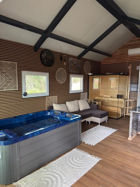 Hot Tub, Sauna