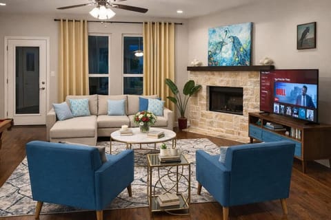 Communal lounge/ TV room, Living room, Evening entertainment