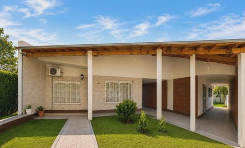 Property building, Spring, Day, Garden, Garden view