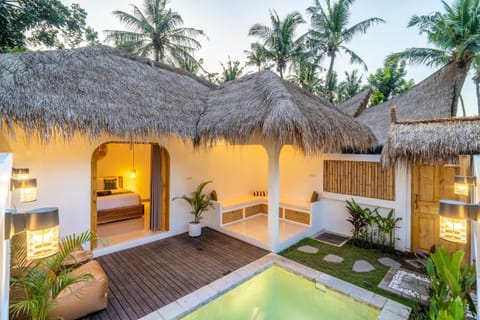 Patio, Bed, Garden, Photo of the whole room, Bedroom, Garden view, Pool view, Swimming pool, sunbed