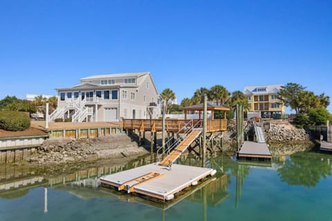 Property building, Day, Natural landscape, Swimming pool