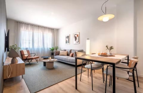 TV and multimedia, Living room, Seating area, Dining area
