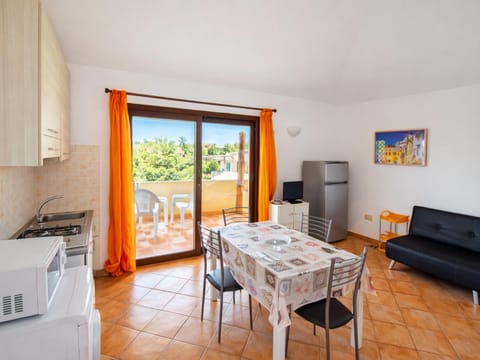 View (from property/room), Balcony/Terrace, Kitchen or kitchenette, Living room, Dining area