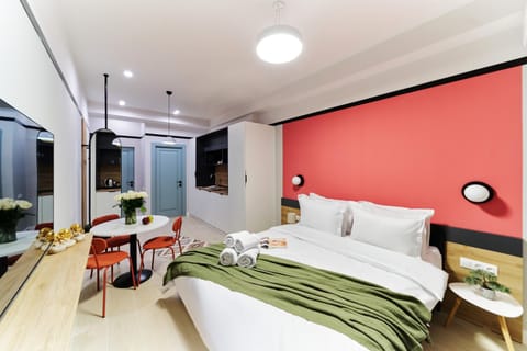 Bed, TV and multimedia, Living room, Photo of the whole room, Seating area, Dining area, Bedroom, wardrobe
