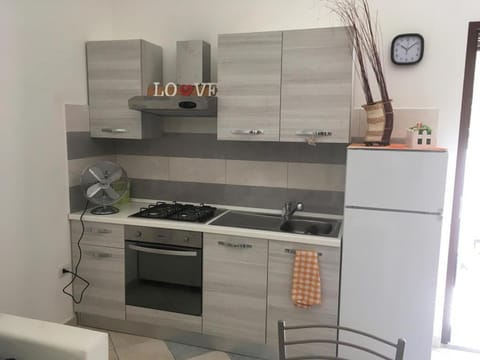 Kitchen or kitchenette, pet friendly, stove