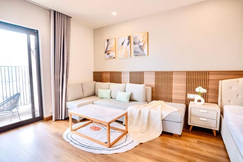 Bed, Living room, Photo of the whole room, Seating area, Bedroom