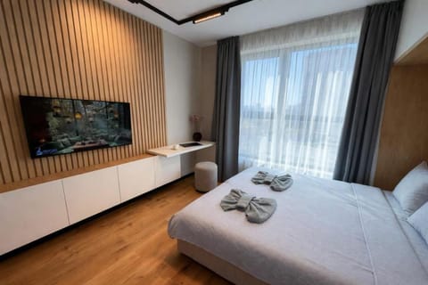 Bed, TV and multimedia, Bedroom, heating, towels, air conditioner