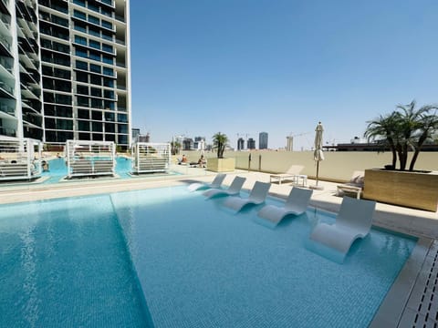 Property building, Day, Pool view, Swimming pool, sunbed