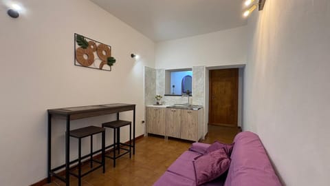 Seating area, kitchen