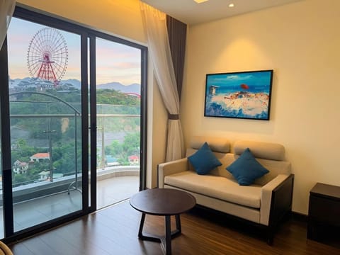 View (from property/room), Balcony/Terrace, Living room, Seating area