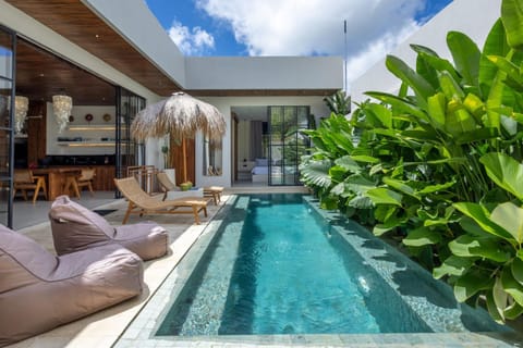 Garden, Seating area, Garden view, Pool view, Swimming pool, sunbed