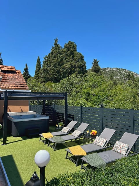 Patio, Spring, Day, Natural landscape, Garden, Garden view, Mountain view, sunbed