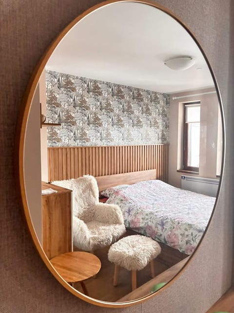 Bed, Living room, Photo of the whole room, Seating area, Bedroom