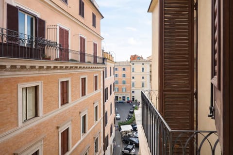 Property building, Day, Neighbourhood, City view, Street view, Location, Parking