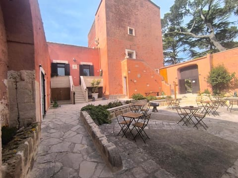Patio, Day, Inner courtyard view