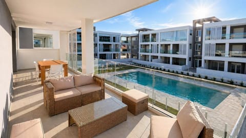 Property building, Swimming pool, Breakfast