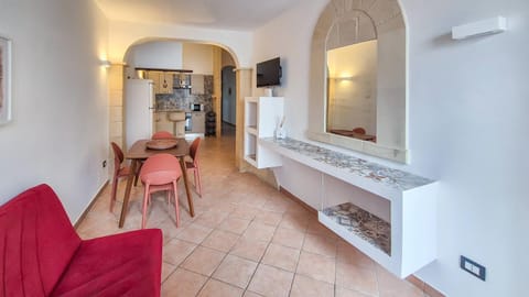 TV and multimedia, Kitchen or kitchenette, Living room, Seating area, Dining area, oven, stove