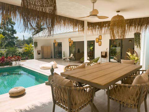 Property building, Patio, Day, Dining area, Pool view, Swimming pool, sunbed