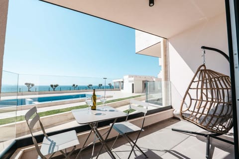 Day, View (from property/room), Balcony/Terrace, Seating area, Dining area, Sea view