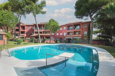Property building, Garden view, Pool view, Swimming pool