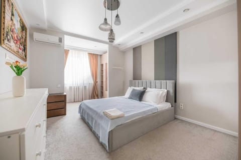 Bed, Bedroom, air conditioner