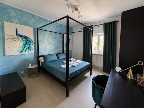 Bed, Night, Photo of the whole room, Seating area, Bedroom, City view, Family, furniture, internet, wardrobe