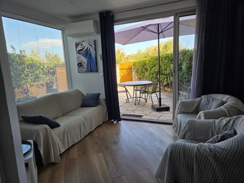 Living room, Garden view