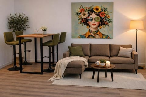 Living room, Decorative detail, Seating area