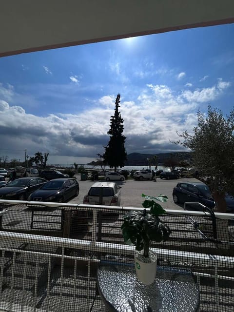 Day, Natural landscape, Beach, Sea view, Street view, Location, Parking
