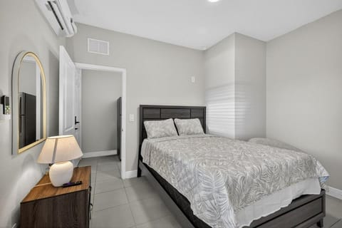 Photo of the whole room, air conditioner