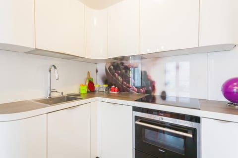 Property building, Coffee/tea facilities, Kitchen or kitchenette, Dining area