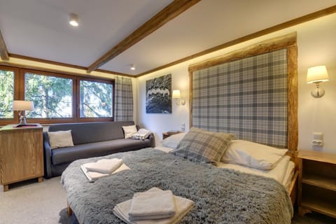 Bed, Photo of the whole room, Seating area, Bedroom, towels