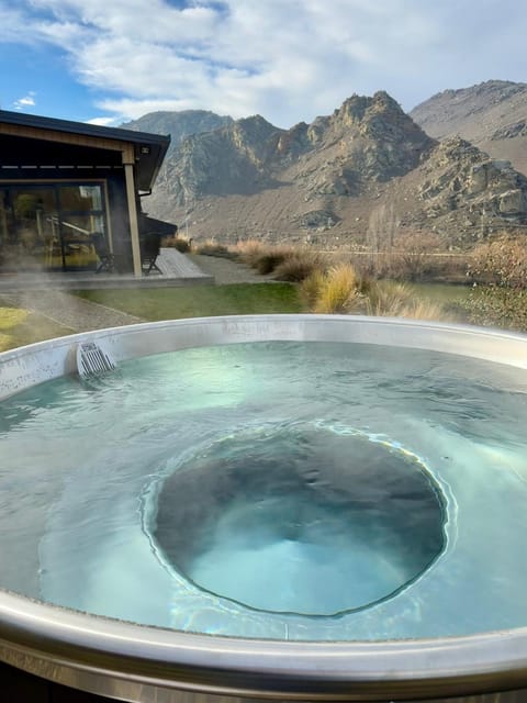 Hot Tub, Hot Tub