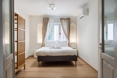 Bed, Photo of the whole room, Bedroom, towels, wardrobe
