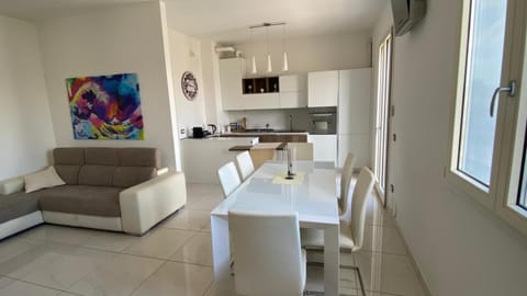 Living room, Dining area, oven, stove