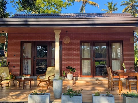 Property building, Garden, Balcony/Terrace, Garden view