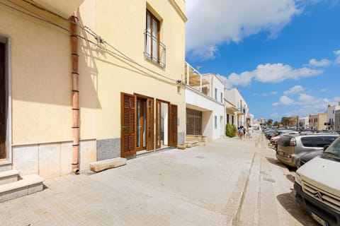 Property building, Street view, Parking