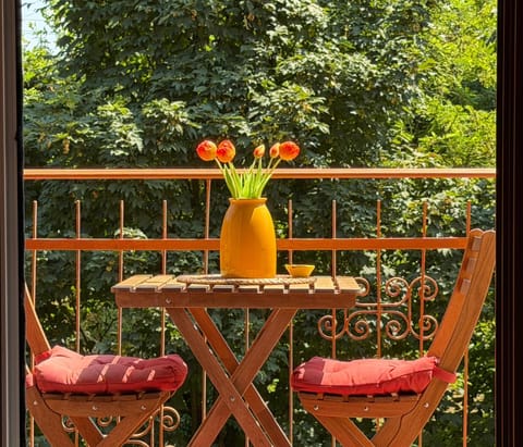 Patio, Spring, Day, Garden, View (from property/room), Balcony/Terrace, Garden view