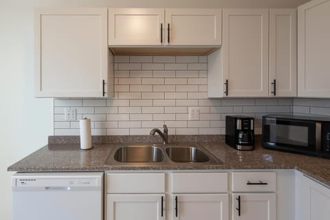 Detroit 4BR Home | Bathtub & Pet Friendly Stay House in Hamtramck