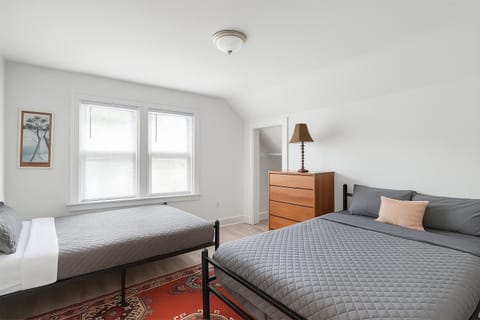 Detroit 4BR Home | Bathtub & Pet Friendly Stay House in Hamtramck