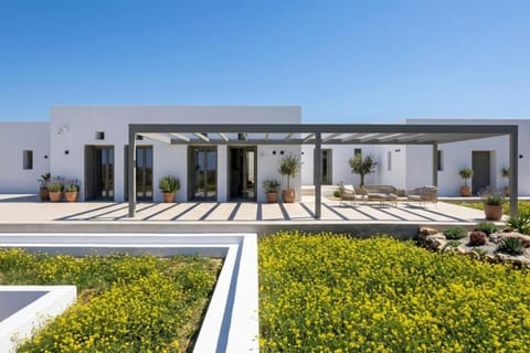 Property building, Day, Garden, Garden view