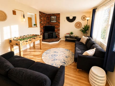 Game Room, Living room, Entertainment